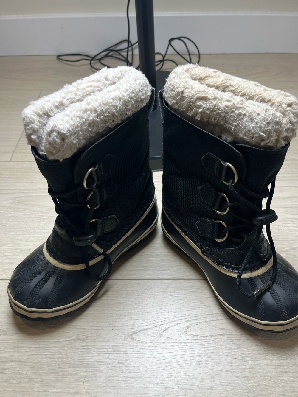 Sorel Black Winter Snow Boots with Cream Faux Fur Lining unisex size 1